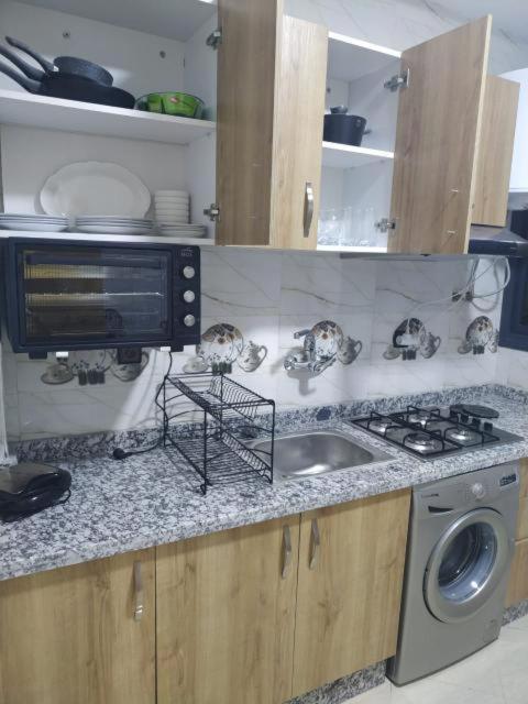 Appartement à alliance mehdia 2 juste pour couple marié on n'accepte pas les voyageurs célibataires ou les groupes d amis Kenitra Exterior foto
